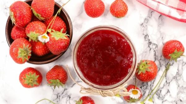 Φτιάξτε μαρμελάδα φράουλα μόνοι σας συνταγή φρέσκες φράουλες
