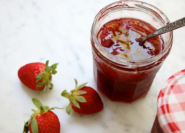 Φτιάξτε μαρμελάδα φράουλα μόνοι σας Συνταγή νόστιμης σπιτικής μαρμελάδας