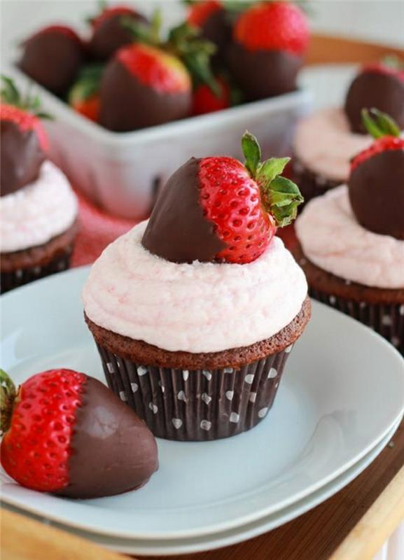 Συνταγή Τάρτας Φράουλα Σοκολάτα Muffins με Φράουλες