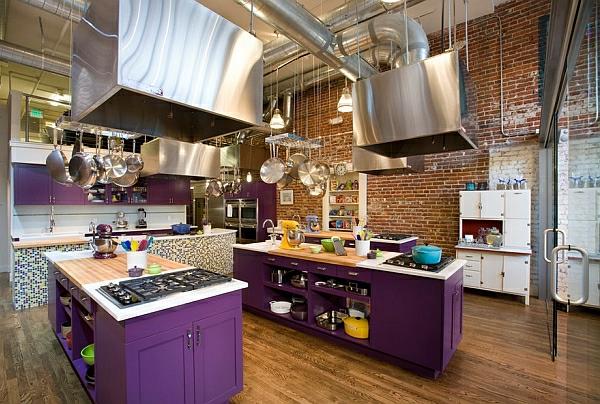 Χρώματα για ντουλάπια κουζίνας μωβ σκούρο τοίχο από τούβλα κουζίνας