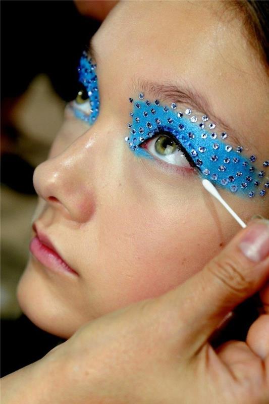 Mardi Gras συμβουλές μακιγιάζ μπλε μάτια