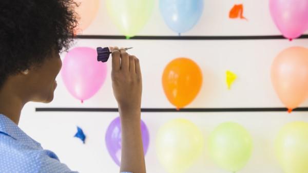 Διακοσμήσεις καρναβαλιού Tinker - οδηγίες και ιδέες παιχνιδιών για μικρά και μεγάλα παιχνίδια με βελάκια με μπαλόνια
