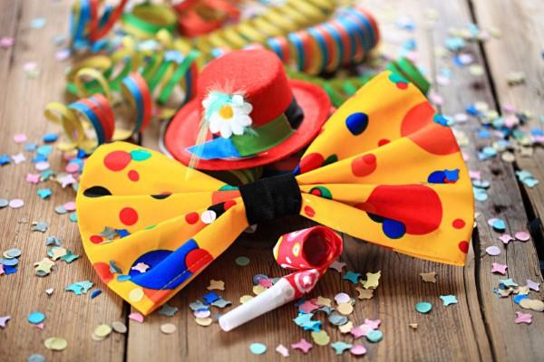 Φτιάξτε καρναβαλικές διακοσμήσεις - οδηγίες και ιδέες παιχνιδιών για μικρούς και μεγάλους.Καρναβάλι είναι επίσης δυνατό στο σπίτι