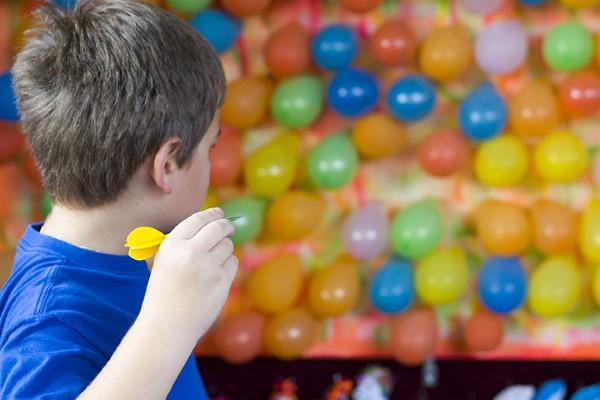 Διακοσμήσεις καρναβαλιού Tinker - οδηγίες και ιδέες παιχνιδιών για μικρά και μεγάλα μπαλόνια παιχνιδιών βελάκια
