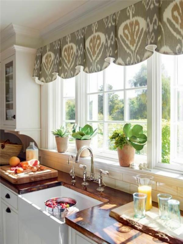 Ιδέες διακόσμησης παραθύρων κουζίνα πράσινα φυτά γλάστρες φυτά κουρτίνα