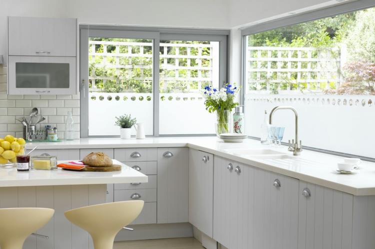 Ιδέες διακόσμησης παραθύρων φυτά εσωτερικού χώρου κουζίνας φωτεινά λευκά καθαρά