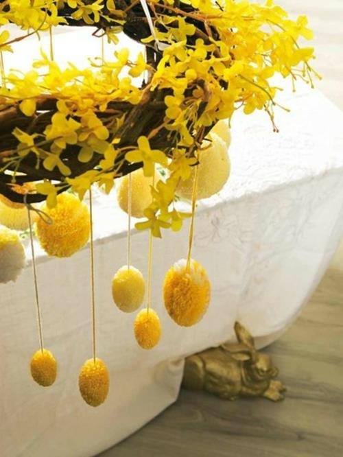 Ιδέες εορταστικής διακόσμησης για στεφάνι κρεμασμένων αυγών κήπου του Πάσχα