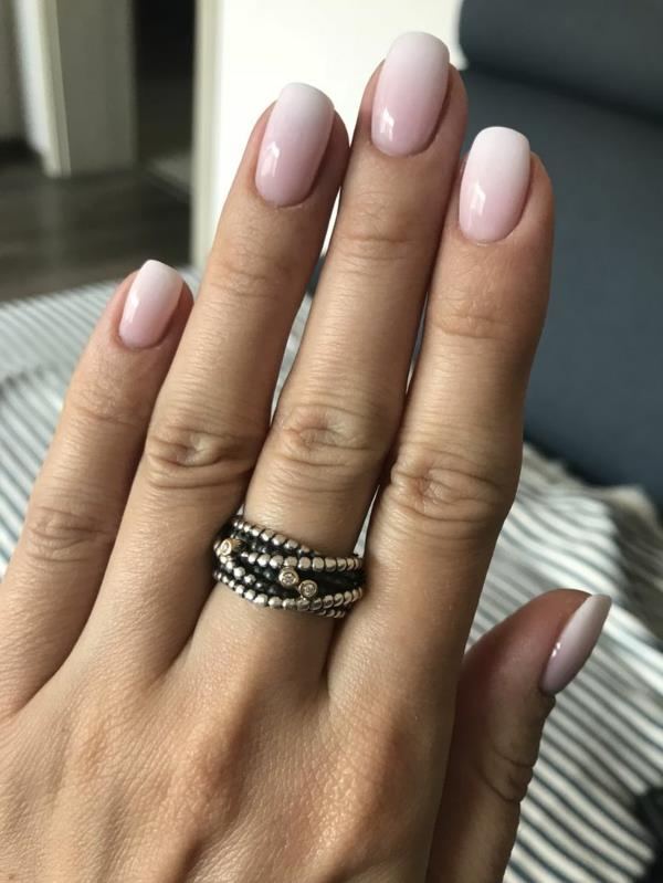 Fingernails baby boomer nails λευκό ροζ ombre εφέ τάσης
