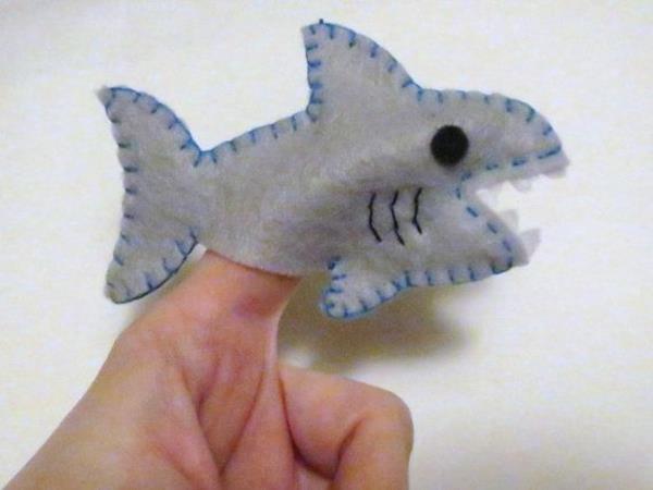 Φτιάχνοντας οδηγίες για μαριονέτες με δάχτυλα Καρχαρίας ζώο φτιαγμένο μόνοι σας