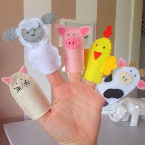 Οι μαριονέτες με δάχτυλα κάνουν ζώα από τσόχα για μικρά παιδιά