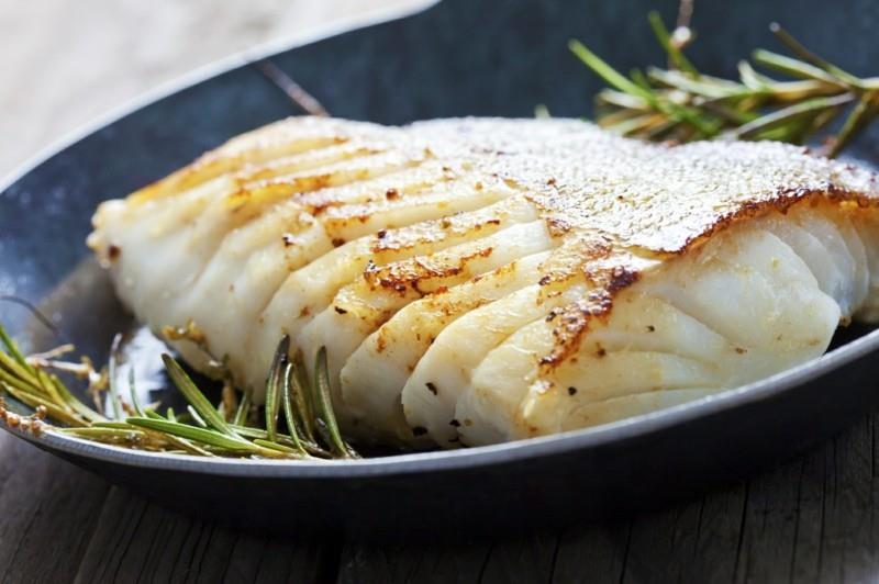 Τα πιάτα ψαριών με δίαιτα προετοιμάζουν υγιεινά τρόφιμα