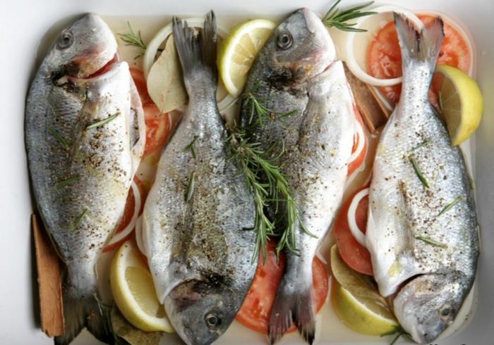 Προετοιμάστε την αγορά ψαριών ψαριών με φρέσκο ​​κρέας
