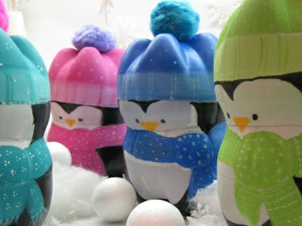 Διακόσμηση μπουκαλιών για χριστουγεννιάτικα καπέλα πιγκουίνου με σπρέι Χριστουγέννων