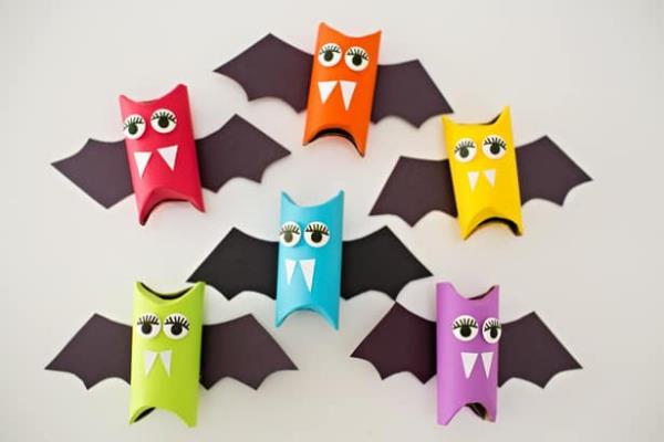 Μπαταρία νυχτερίδας με παιδιά για το Halloween - 50 μαγευτικές ιδέες και οδηγίες ρολά τουαλέτας χαρτόνι ρολά ρόπαλα νυχτερίδες πολύχρωμα