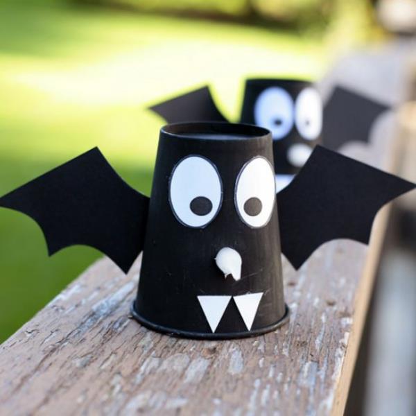 Φτιάξτε νυχτερίδες με παιδιά για το Halloween - 50 μαγευτικές ιδέες και οδηγίες χάρτινο κύπελλο diy ανακύκλωση
