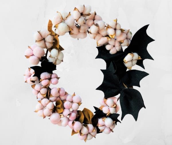 Φτιάξτε νυχτερίδες με παιδιά για το Halloween - 50 μαγευτικές ιδέες και οδηγίες πόρτα στεφάνι βαμβακερά κλαδιά νυχτερίδες