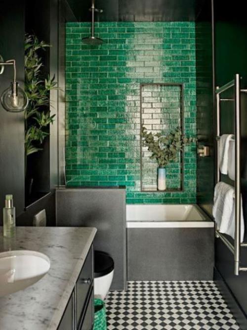 Πλακάκια στο μπάνιο δημιουργικός και τολμηρός τοίχος Accent σε σκούρο πράσινο υπέροχο βλέμμα