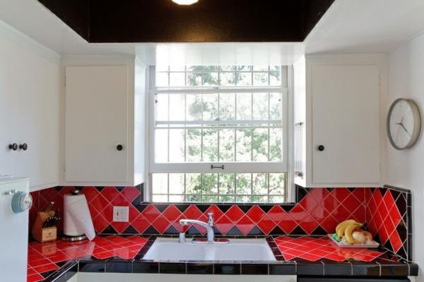 Πλακάκι λάκα κόκκινη κουζίνα πίσω τοίχος πλακάκια χρώματα καναπές σαλονιού