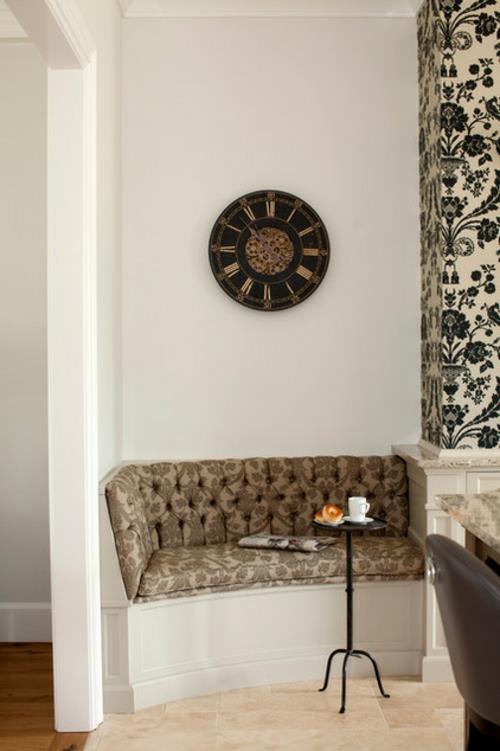 Γαλλικό σχέδιο κουζίνας σε εξοχικό στυλ καθιστικό γωνιακό ρολόι τοίχου κλασικό
