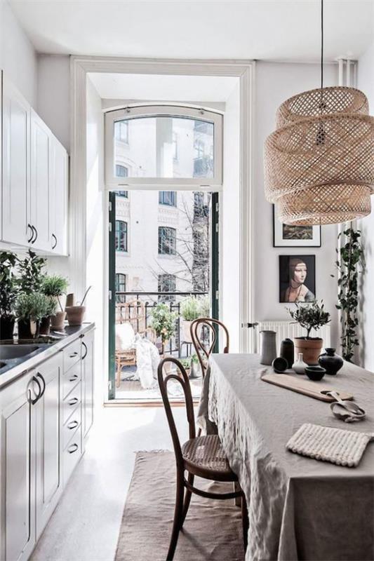 Γαλλική κομψότητα στο εσωτερικό τραπεζαρία κουζίνας μετάβαση στο μπαλκόνι πολύ όμορφα σχεδιασμένες εικόνες δωματίων