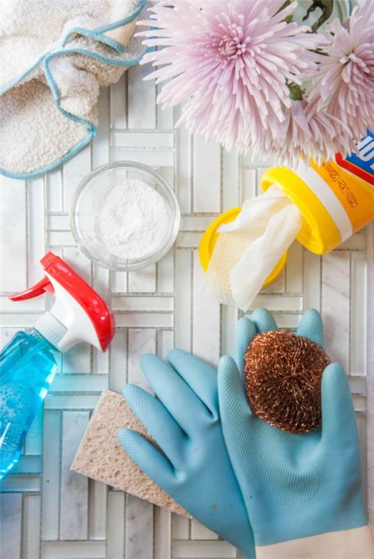 Η λίστα ελέγχου της άνοιξης και άλλες έξυπνες συμβουλές για τον καθαρισμό του σπιτιού σας διευκολύνεται