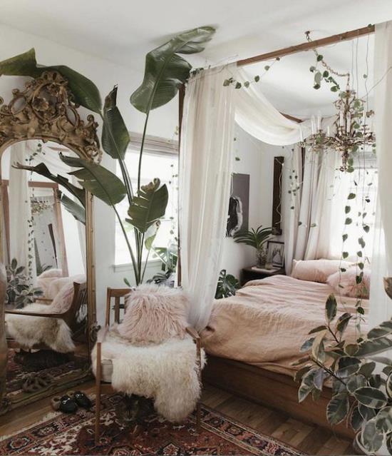 Ανοιξιάτικες ιδέες διακόσμησης για το υπνοδωμάτιο, πολλά πράσινα φυτά σε γλάστρες πράσινα μαλακά υφάσματα σπιτιού σε όλο το δωμάτιο