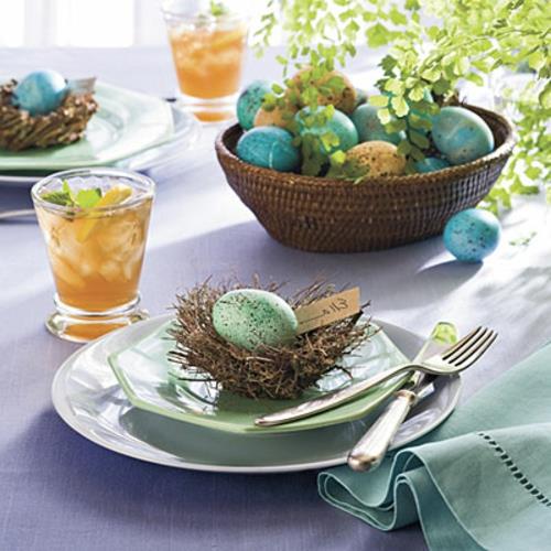 Ανοιξιάτικες διακοσμήσεις για τα Πασχαλινά φωλιά των πράσινων Πασχαλινών αυγών