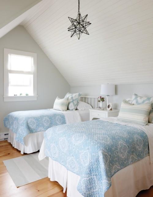 Φρέσκο ​​αεράκι από τη θάλασσα μπλε και λευκό σχεδιασμένο υπνοδωμάτιο πολύ φιλόξενο
