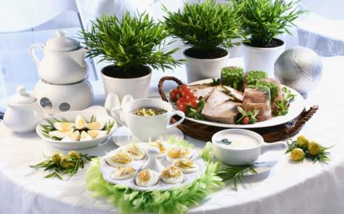 πιάτα πιάτα πασχαλινά αυγά διακοσμήσεις τραπεζιού σε πασχαλινά λουλούδια