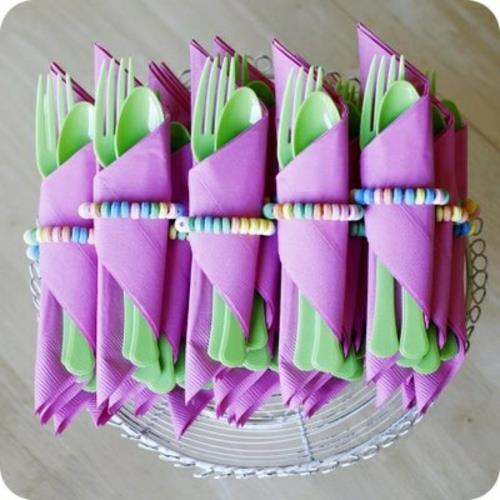 μοβ πανί κουζίνας πράσινο μαχαιροπίρουνο πλαστική διακόσμηση τραπεζιού για το Πάσχα