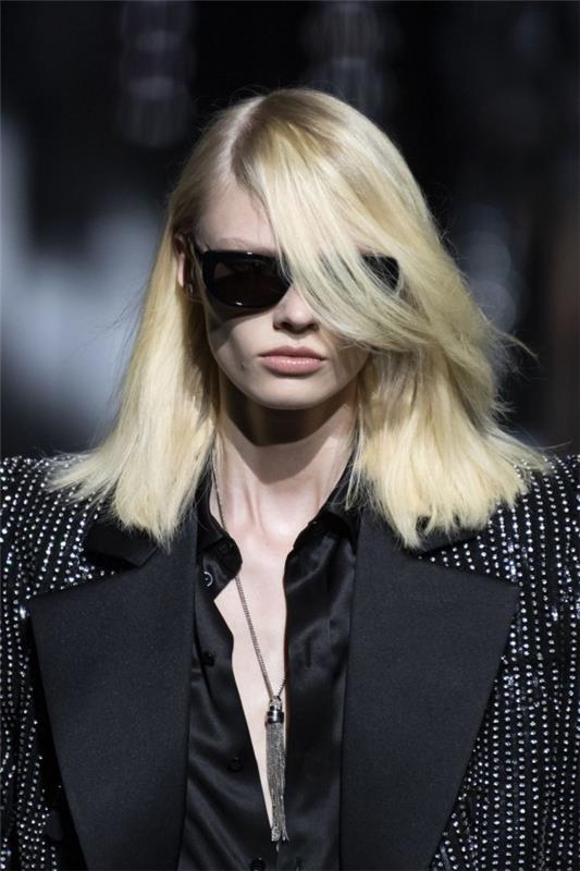 Hairstyles κυρίες ένα ξανθό πόνι