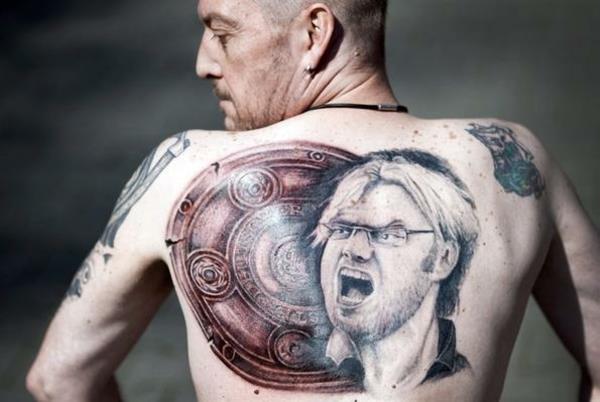 Ποδόσφαιρο τατουάζ εικόνες αστέρια στην πλάτη