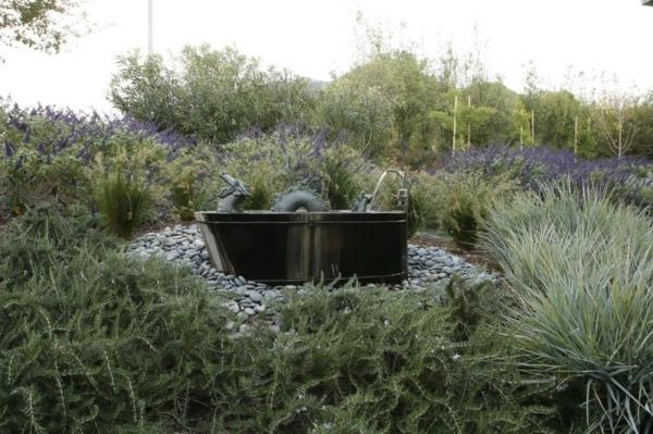 Ιδέες για τον σχεδιασμό του κήπου με ανεξάρτητη μπανιέρα από αμμοχάλικο