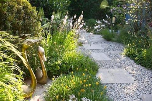 Σχεδιασμός κήπου χρυσός με τοπίο με χαλίκι