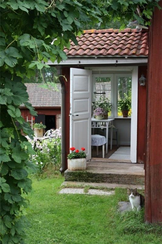 Σχεδιάστε το σπίτι στον κήπο σε σουηδικό στιλ