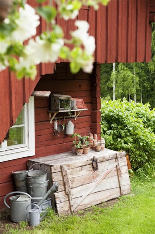 Σουηδικό στυλ κήπου εργαλεία ρίξει κόκκινο