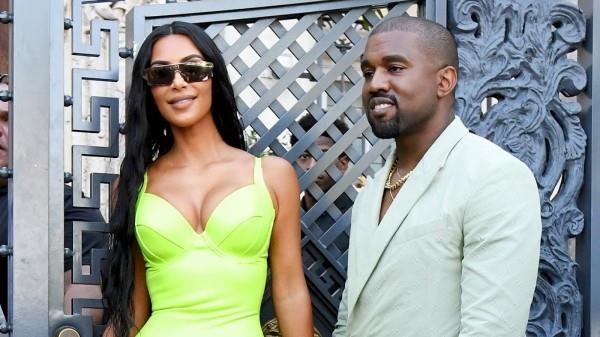Κιτρινόλευκη Kim Kardashian και Kanye West