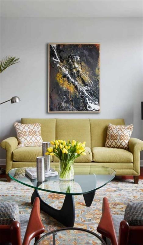 Κίτρινα έπιπλα στον καναπέ τοίχου ιδέα για εσωτερική διακόσμηση