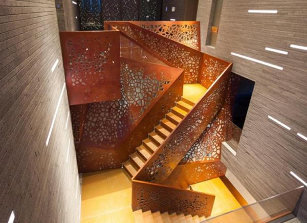 Διάτρητες σκάλες από χαλκό και κόντρα πλακέ Bruppunkt σχεδιασμό arup