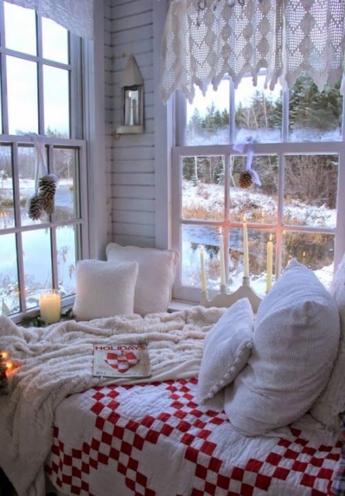 Δημιουργήστε ένα ζεστό υπνοδωμάτιο το χειμώνα Συνδυάστε το φως της ημέρας με το φως των κεριών