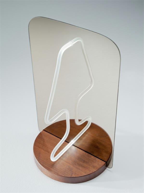 Έξυπνο ανακλαστικό επιτραπέζιο φωτιστικό καθρέφτη πρωτότυπο συνηθισμένο σχήμα