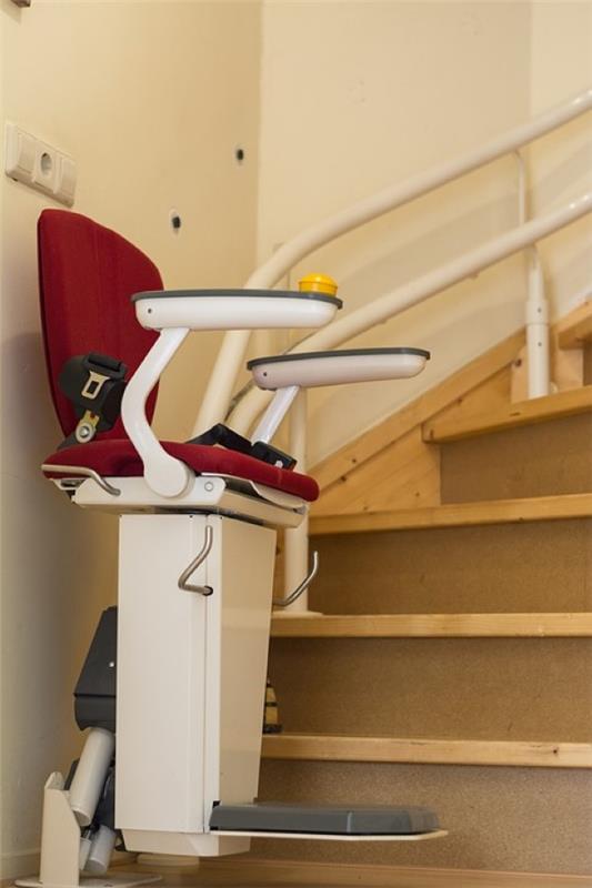 Έξυπνα αναδιαμορφωμένο - ζείτε με ανελκυστήρα σκάλας επιπέδου φροντίδας στο σπίτι