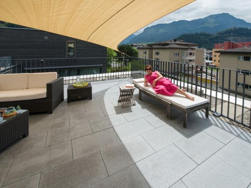 design-ideas-to-live-with-natural-stone-terrace-design