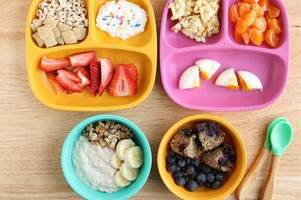 Ιδέες για υγιεινό πρωινό για παιδιά κομμένα φρούτα