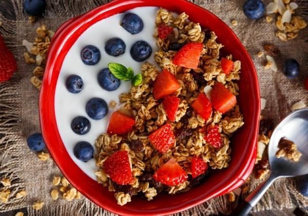 Ιδέες για υγιεινό πρωινό για παιδιά Δημητριακά πρωινού με φρούτα