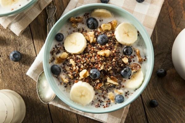 Βιολογικό πρωινό Quinoa με ξηρούς καρπούς