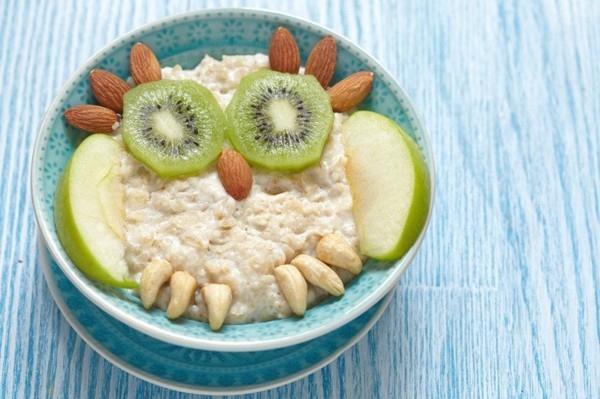 Υγιεινές ιδέες πρωινού για παιδιά πλιγούρι βρώμης με φρούτα κουκουβάγιας