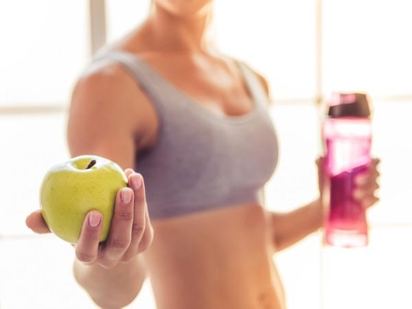 Υγιεινή αθλητική διατροφή Πίνετε αρκετό νερό Φάτε ένα μήλο κάθε μέρα