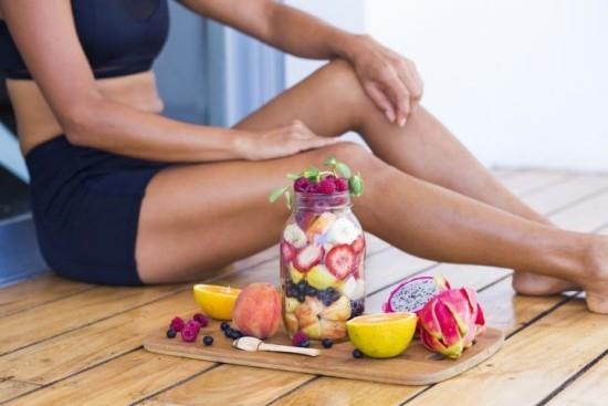 Υγιεινά πρωινά smoothies γυμναστικής μετά την προπόνηση ιδανικά για αναγέννηση του σώματος