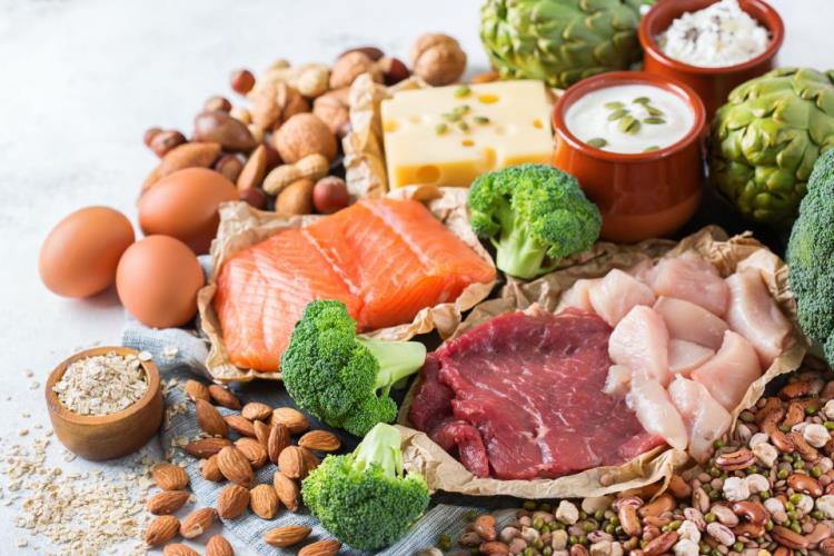 Υγιεινή και ισορροπημένη διατροφή σε περιόδους κρίσης κορώνας Κρέας ishάρια Τυρί Γιαούρτι Αυγά Φασόλια Καρύδια